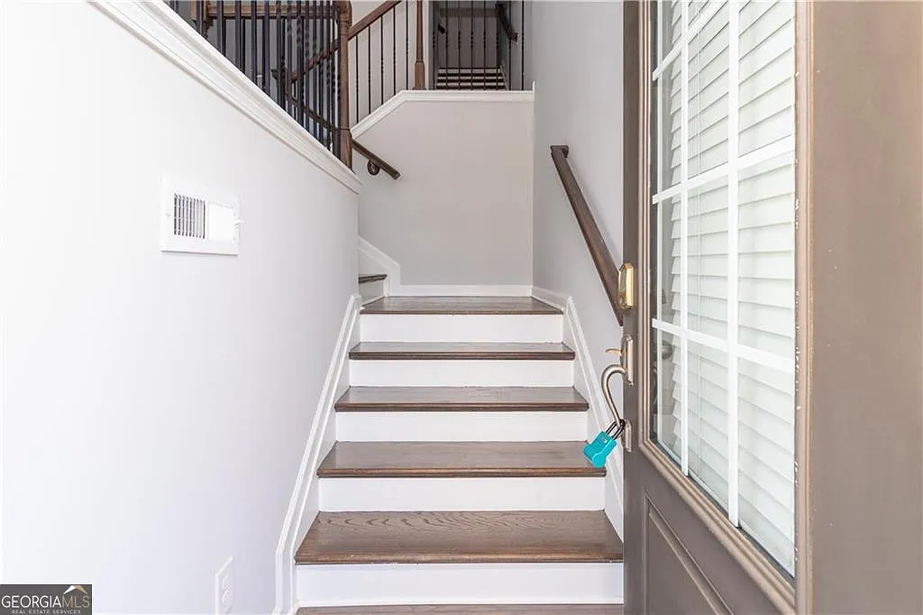 4 bed, 3.5 bath, 2347 sqft, $2,700 — Photo 4