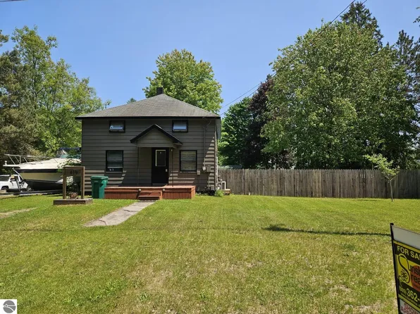 419 12th Ave, Tawas City, MI 48763