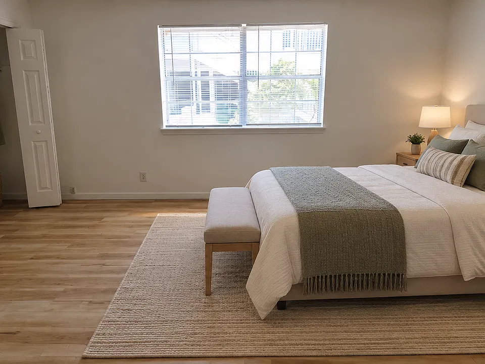 125 staged- does not come furnished