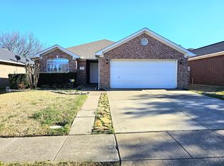 812 Martin Ln, Euless, TX 76040