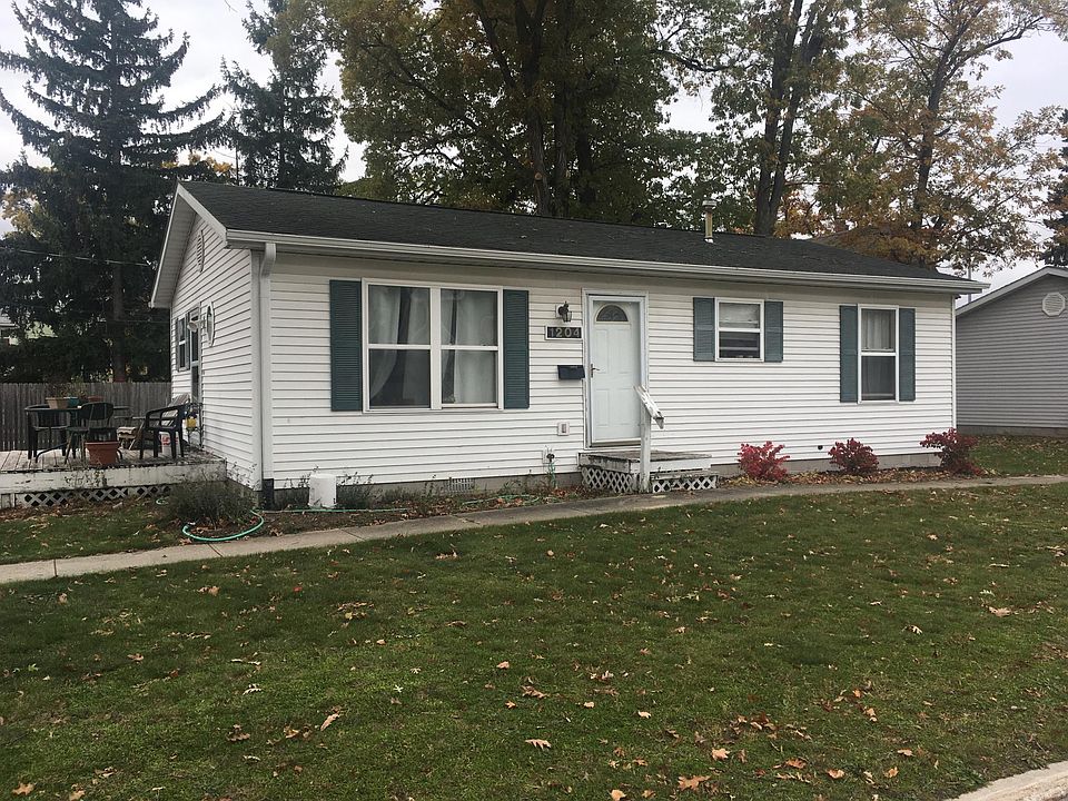 2nd image of 1204 Pine St