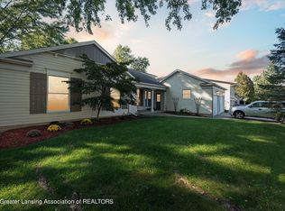 2918 Stoneleigh Dr, Lansing, MI 48910