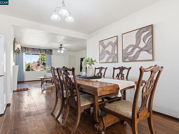 5th image of 2977 Glenside Dr