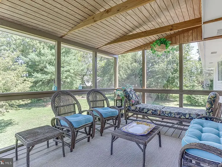 805 Golden Arrow St — Photo 21