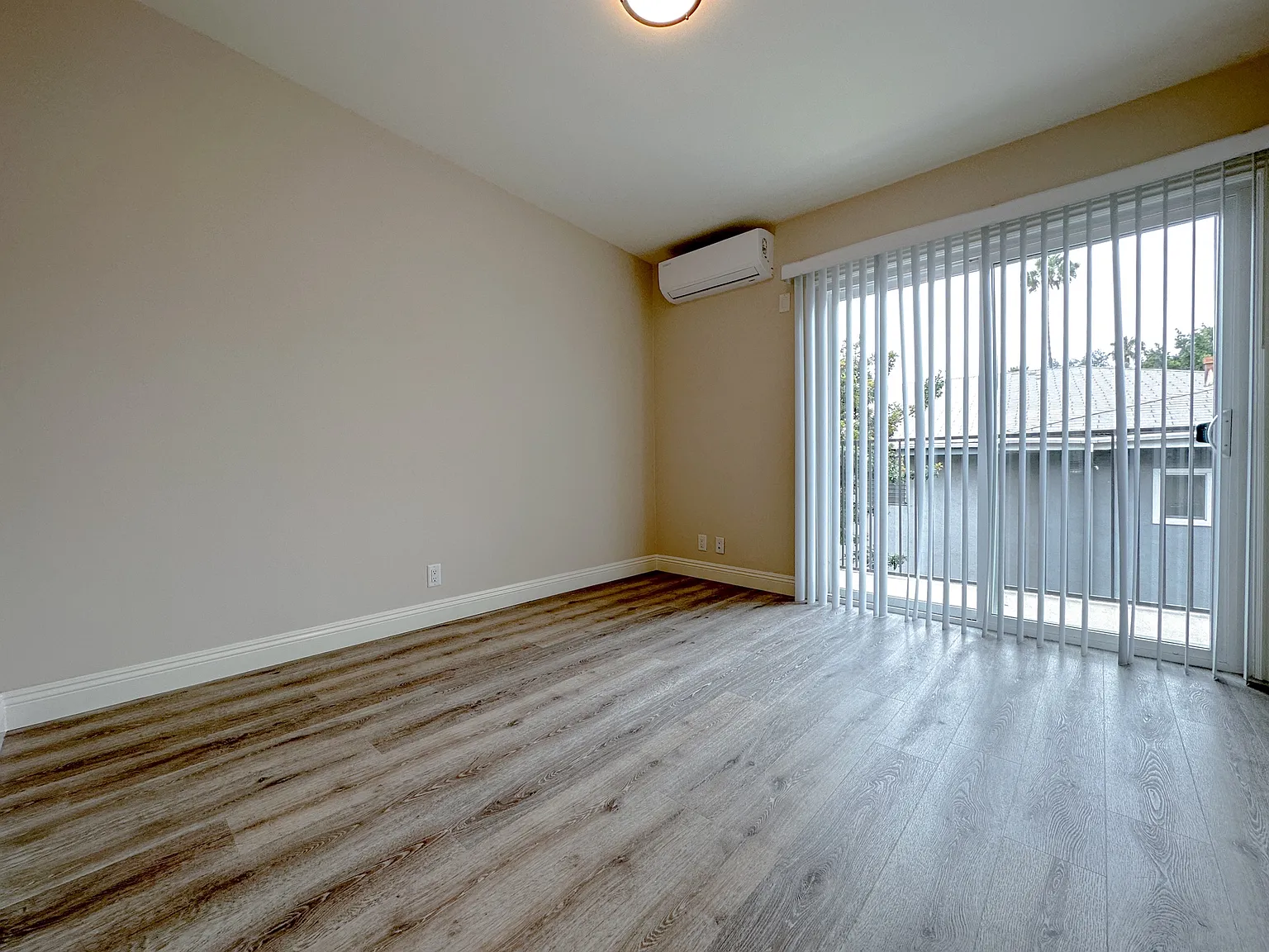 6451 Lexington Ave — Photo 3