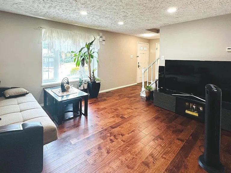 8201 Terra Grande Ave — Photo 2