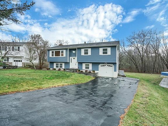 5th image of 22 Moulton Cir