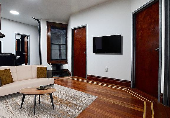4th image of 208 E 82nd St APT 1