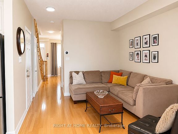 5th image of 39 Pexton Ave