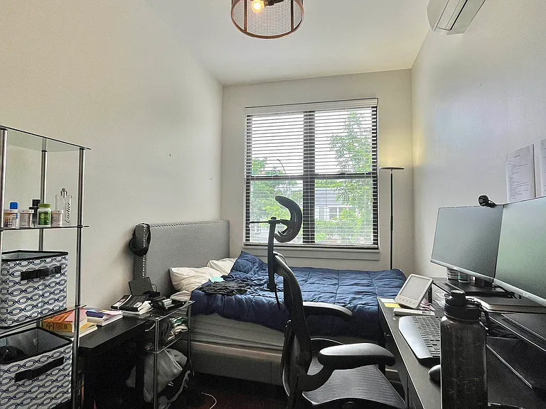 376 Graham Ave #2R — Photo 5