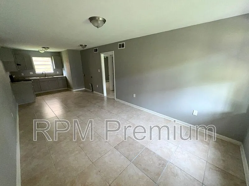 2 bed, 1.0 bath, 700 sqft, $825 — Photo 4