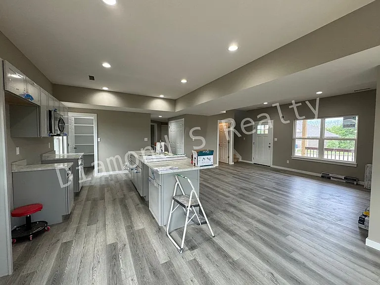 2124 N Bradbury Ln — Photo 8