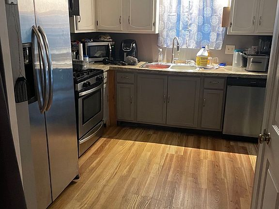 4th image of 3448 Washington Way