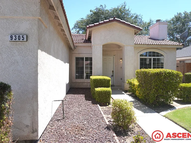 9305 Foxglen Ct — Photo 2