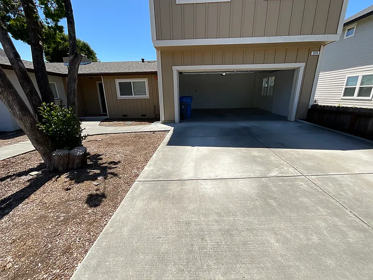 375 Brittain Ln — Photo 2