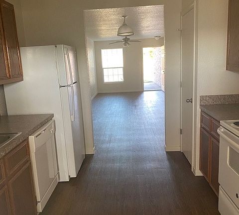 5th image of 223 Gibson St