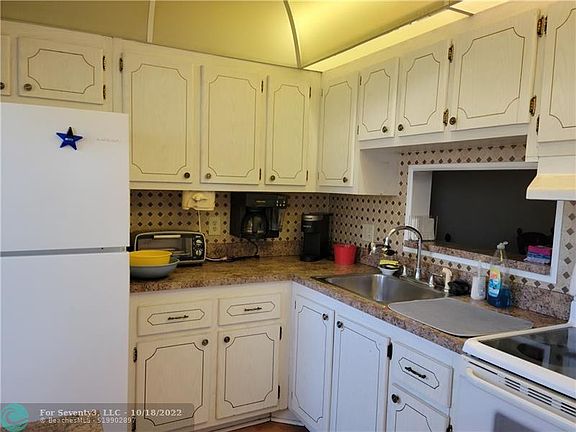 5th image of 2121 NE 1st Ct APT 102