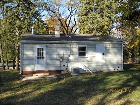 3rd image of 2N735 Woodcrest Dr