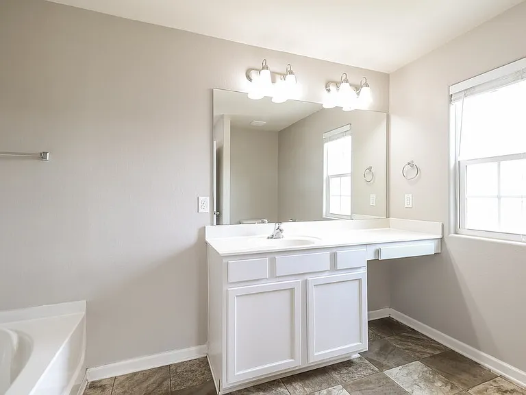 1521 Waylon Ave — Photo 13