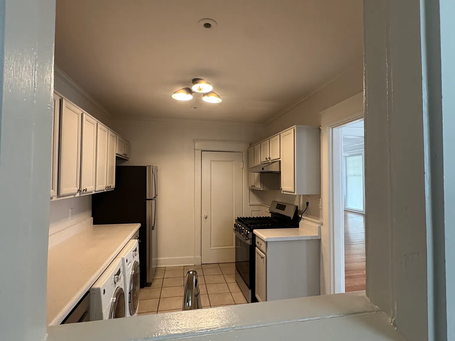 1 bed, 1050 sqft, $1,600 — Photo 1