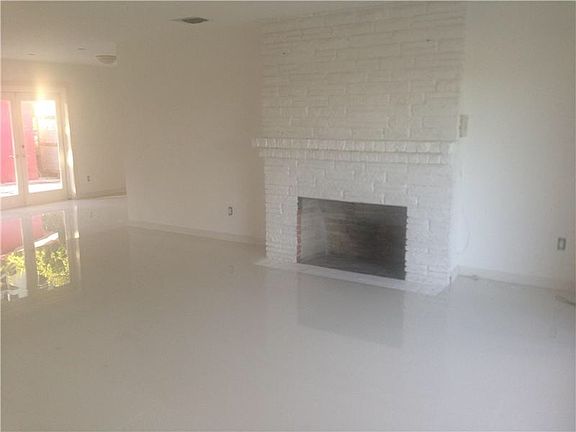 3rd image of 1040 N Venetian Dr
