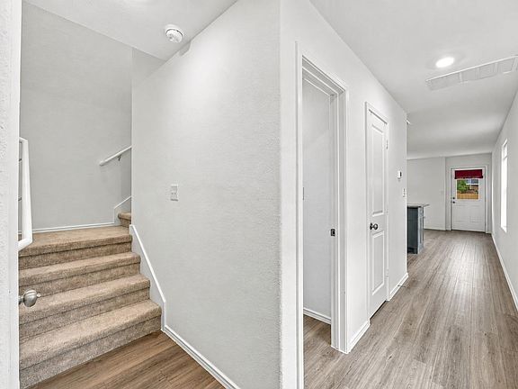 5th image of 54 Trinity Cir