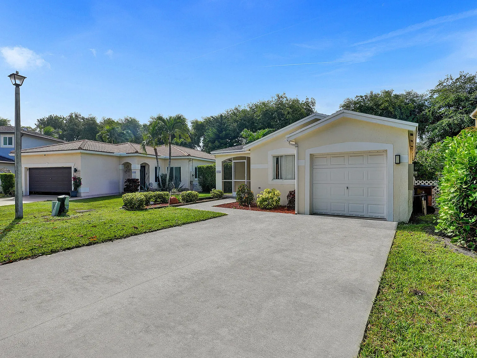 3 bed, 2.0 bath, 1558 sqft, $3,600 — Photo 3