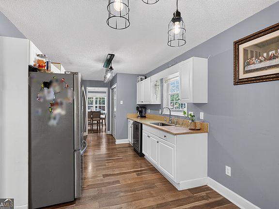 4th image of 4009 Saint George Walk SW