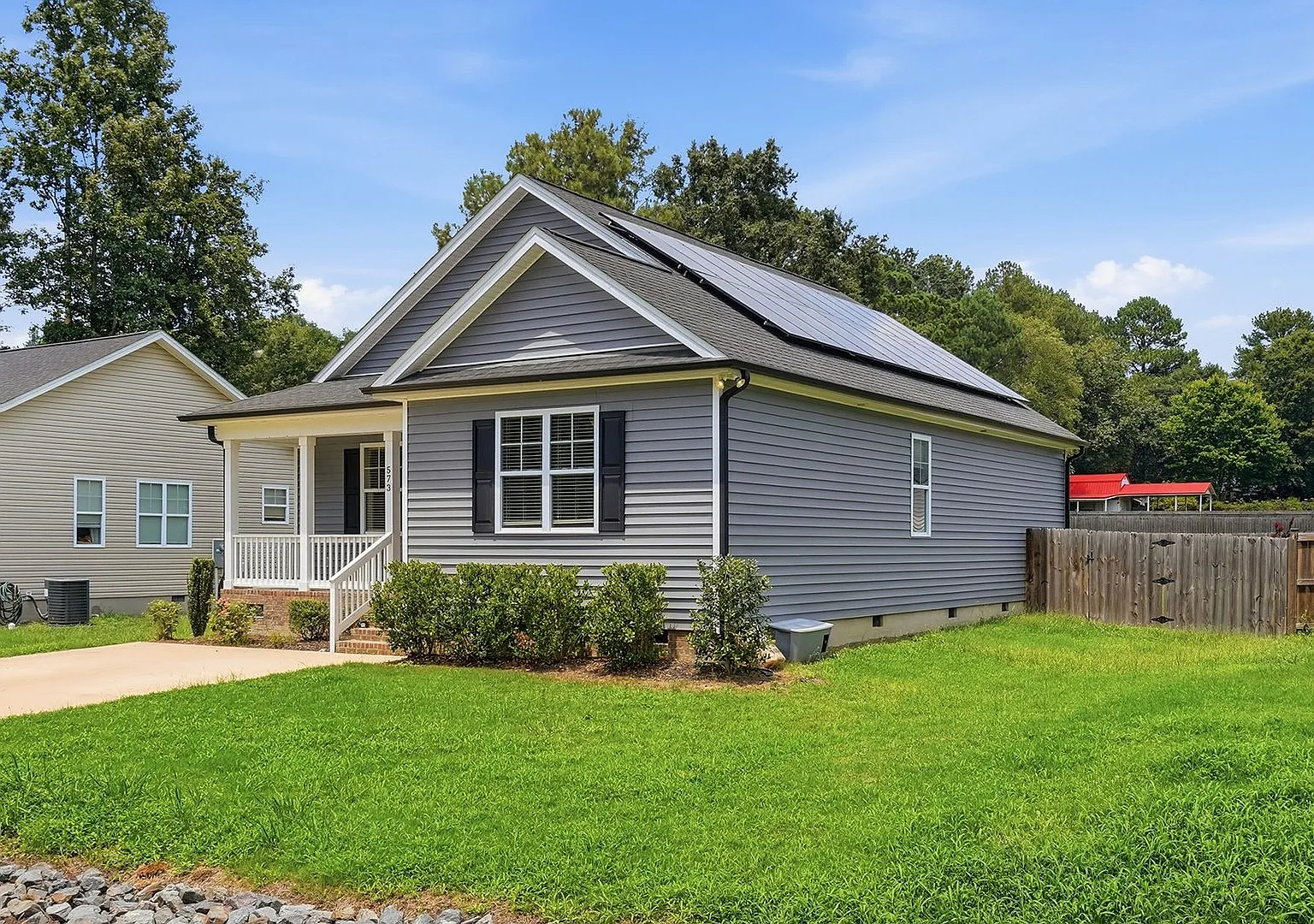 Ranch Home With 3 Bedrooms And 2 Baths-Growing Town Of Angier — Photo 3