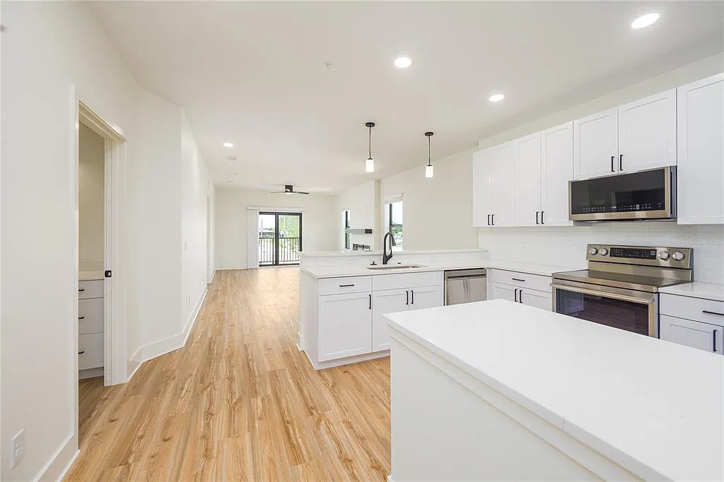 2 bed, 2.0 bath, 1162 sqft, $1,900 — Photo 3