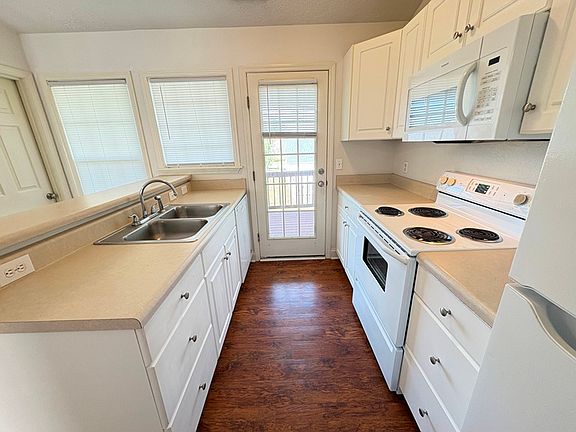 5th image of 126 John Ct