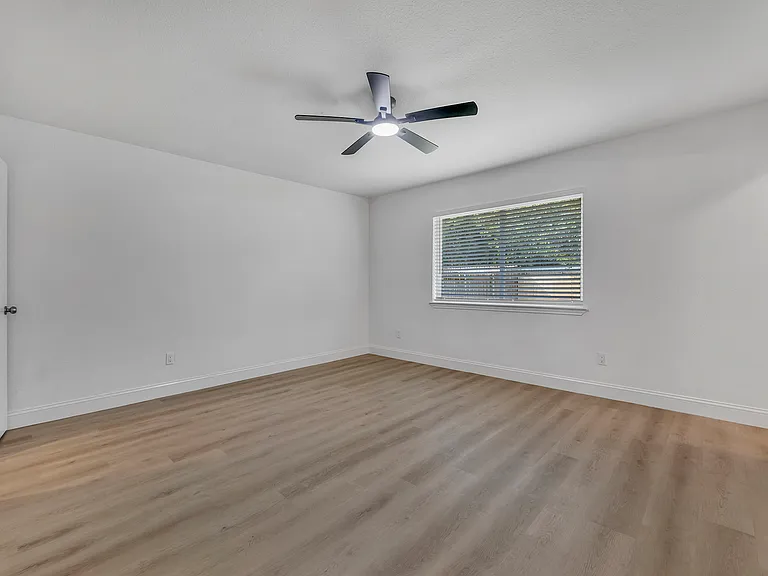 5440 Slay Dr — Photo 2