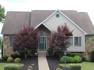 100 Cobblestone Ct, Oakdale, PA