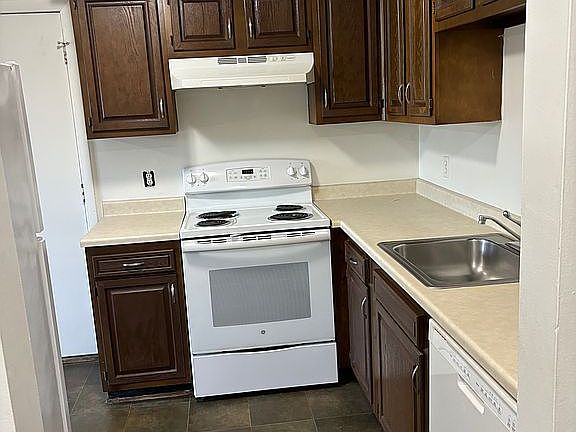 4th image of 105-107 Falmouth St