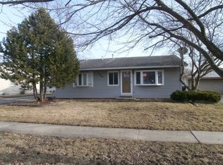 109 Elm Ln, Streamwood, IL 60107