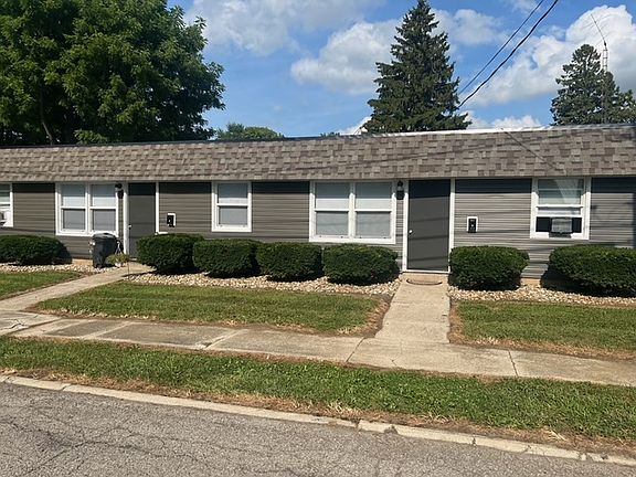 2nd image of 902 Elm St #902