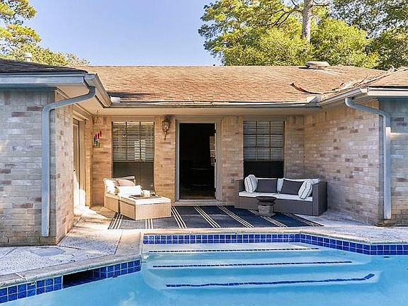 3rd image of 4011 Sherwood Ln