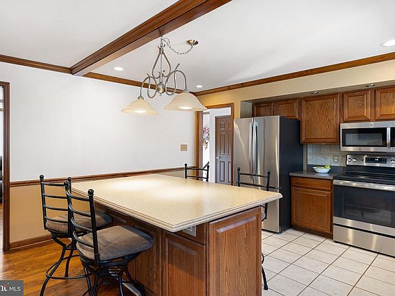 4th image of 622 Clifton Dr