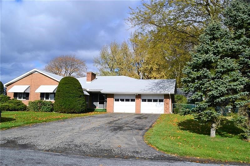 FRONT ENTRY FROM GREEN ACRES ROAD