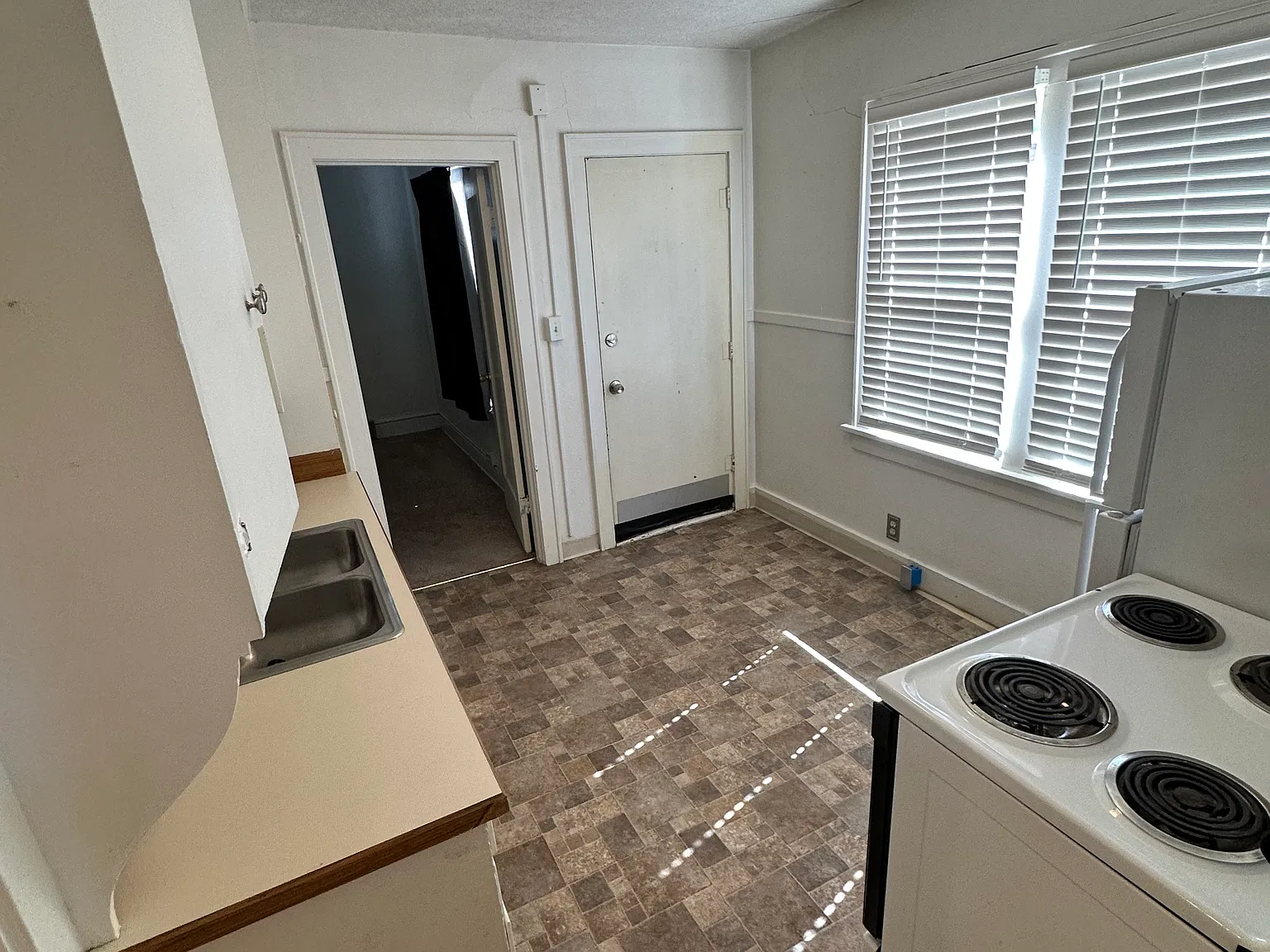 1 bed, 950 sqft, $900 — Photo 2