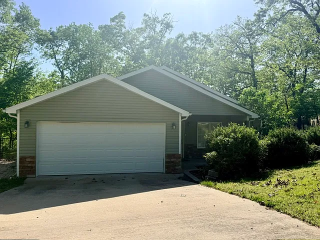 3 bed, 1228 sqft, $2,300 — Photo 2