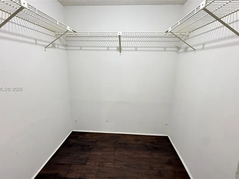 240 Lakeview Dr #306 — Photo 9