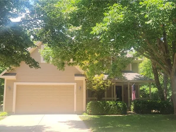 106 Broadmoor Dr, Louisburg, KS 66053