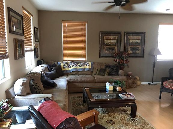 2954 E Dunbar - living room