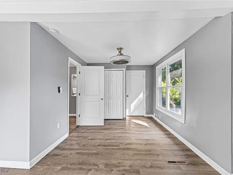 4475 Silverdale Rd — Photo 12