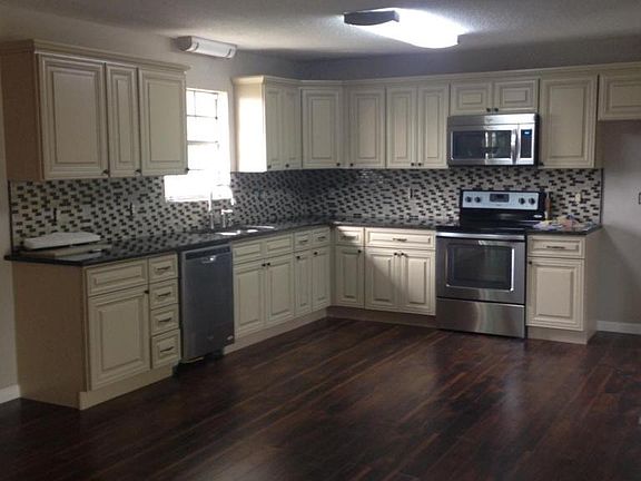 4th image of 621 Meadow Dr