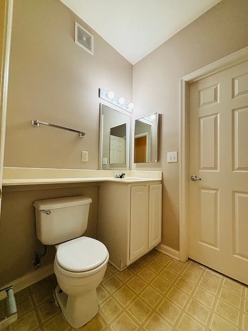 1 Bedroom 1 Bath Condo — Photo 4