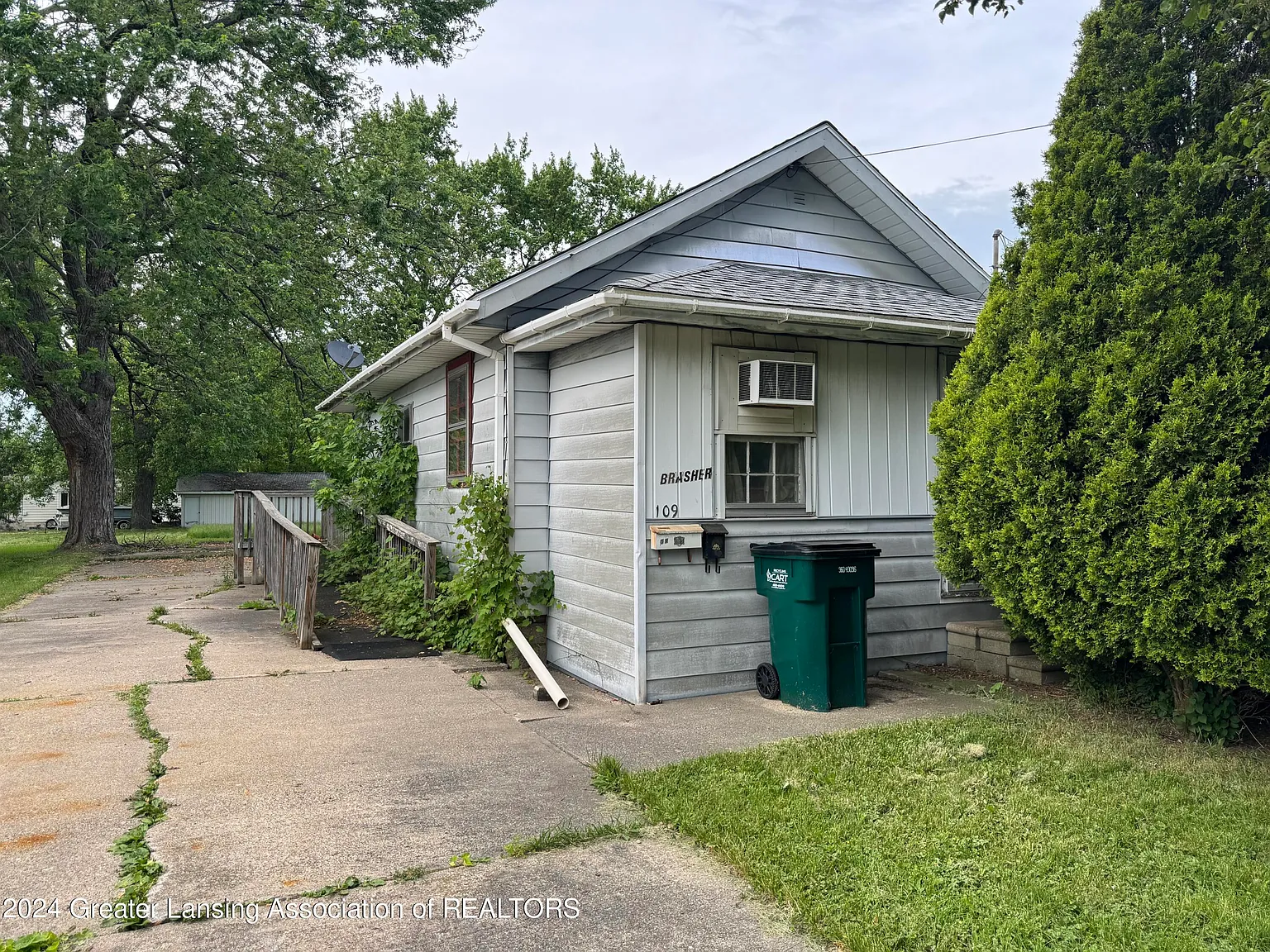 109 E Mason St photo 1