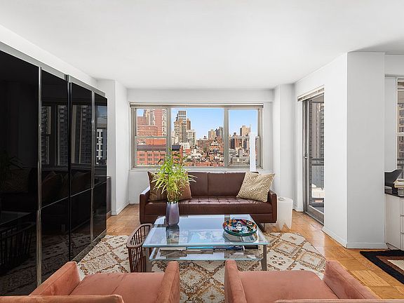 3rd image of 420 E 72nd St APT 14K
