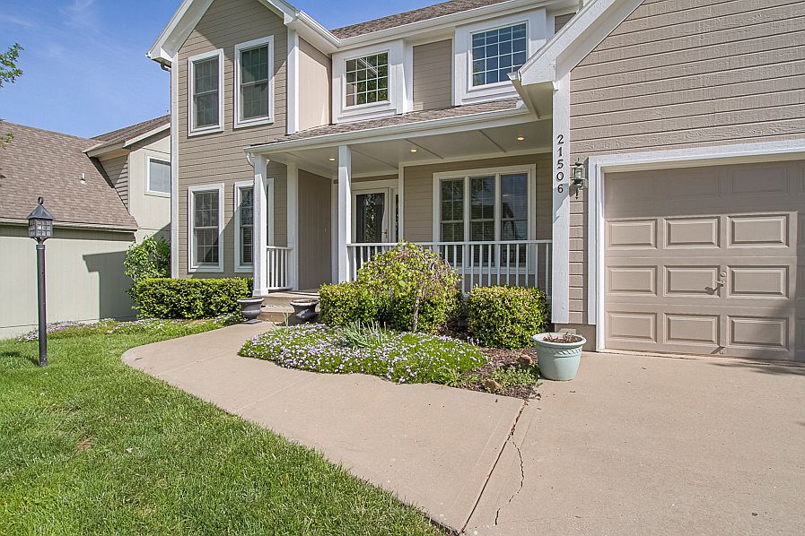 2 Story Home in Shawnee